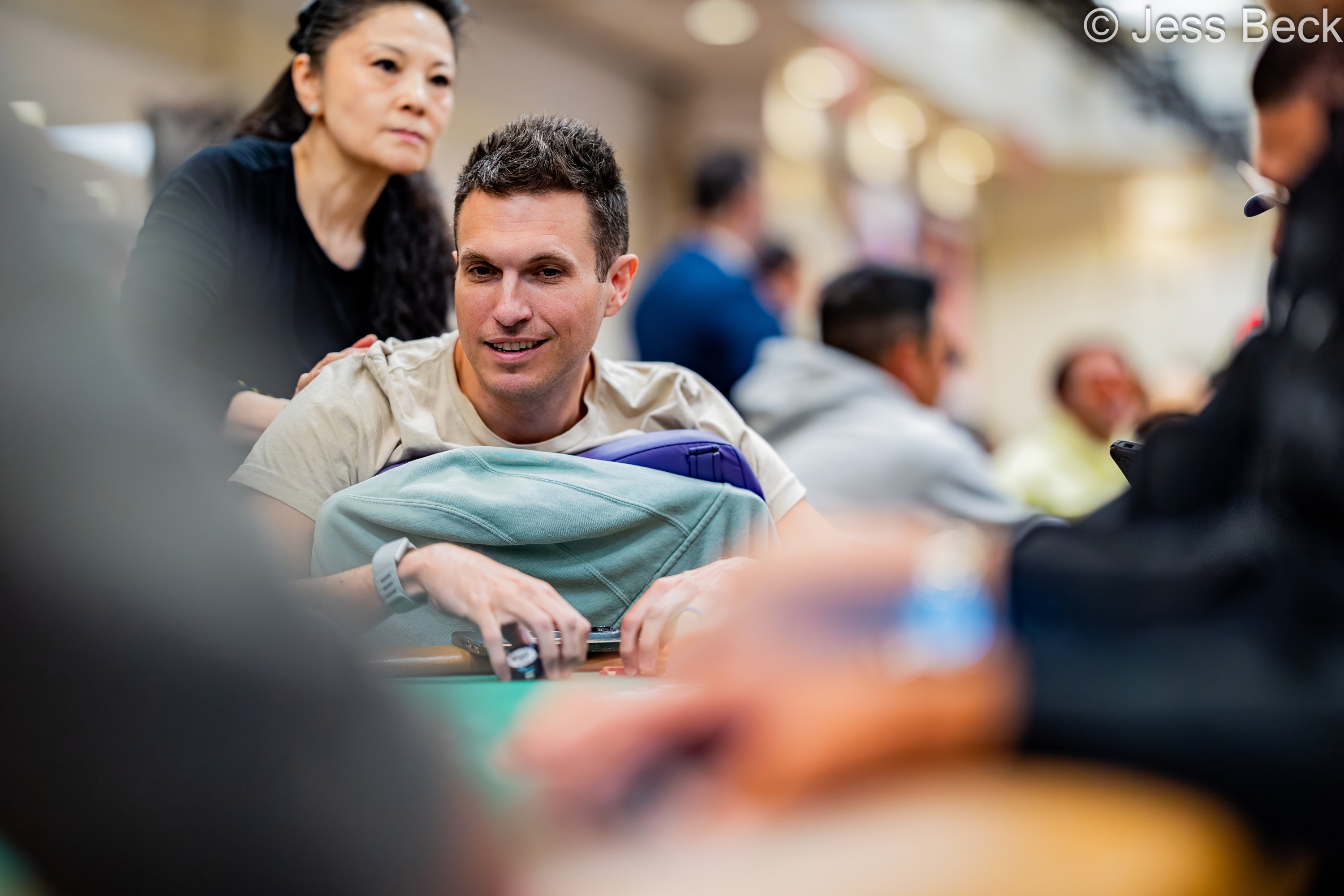德州扑克传奇道格·波尔克的疯狂WSOP主赛事首日：一小时内经历生死轮回 - 问鼎娱乐注册