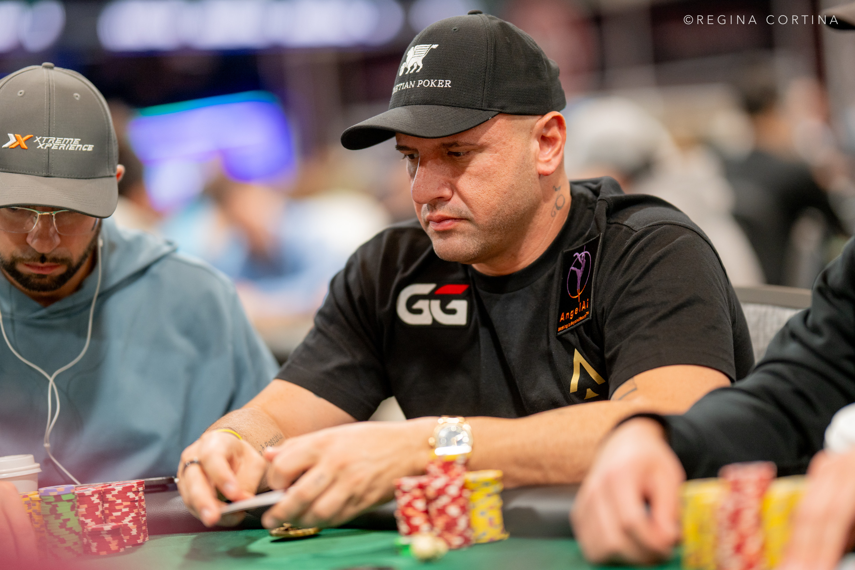 Mizrachi 的连冠梦想依旧在望：2026 WSOP 主赛事第4天的残酷洗牌 - 问鼎娱乐