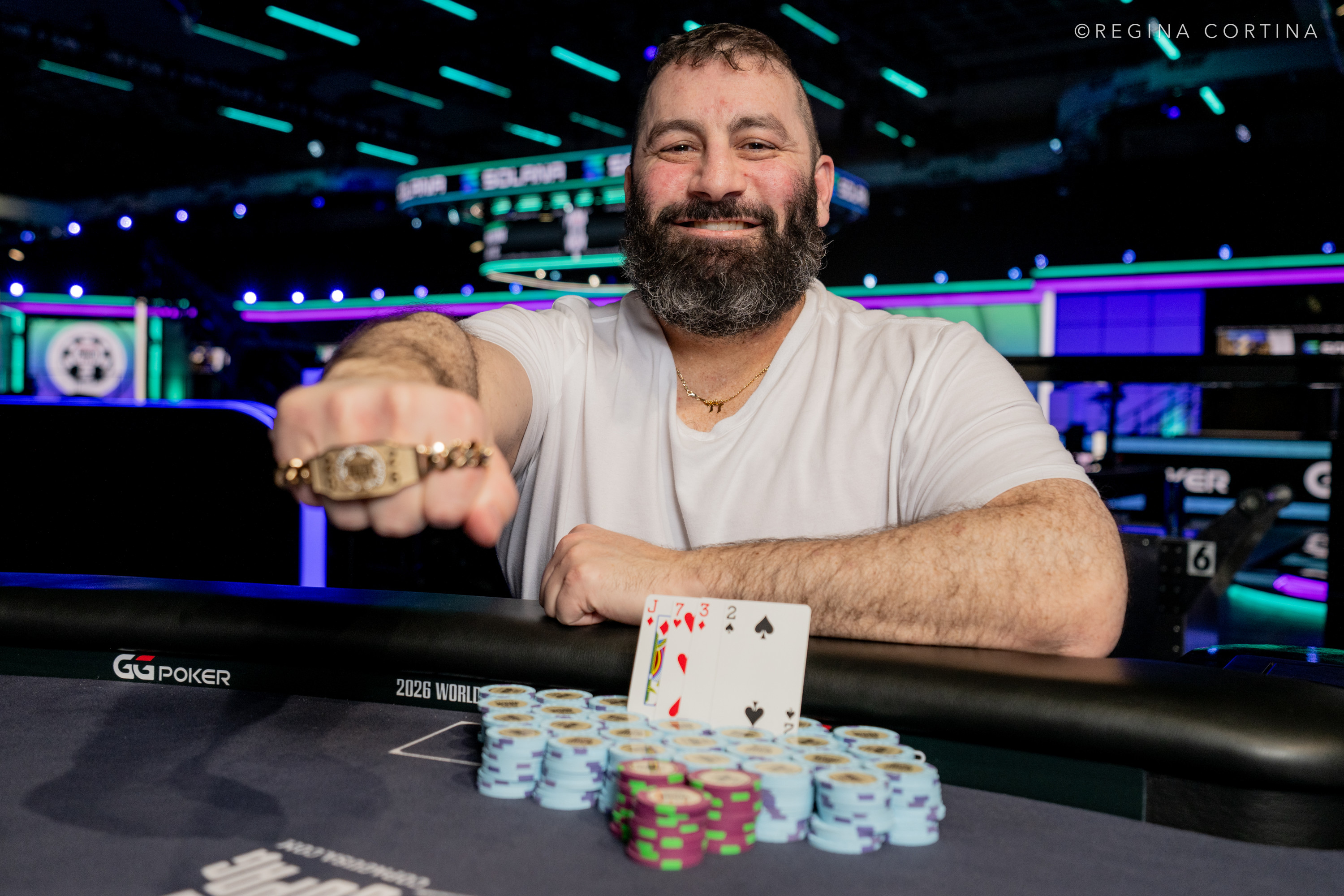 「双面牌桌」的疯狂：Justin Fawcett 如何在 WSOP 赢得唯一双底池锦标赛 - 问鼎娱乐